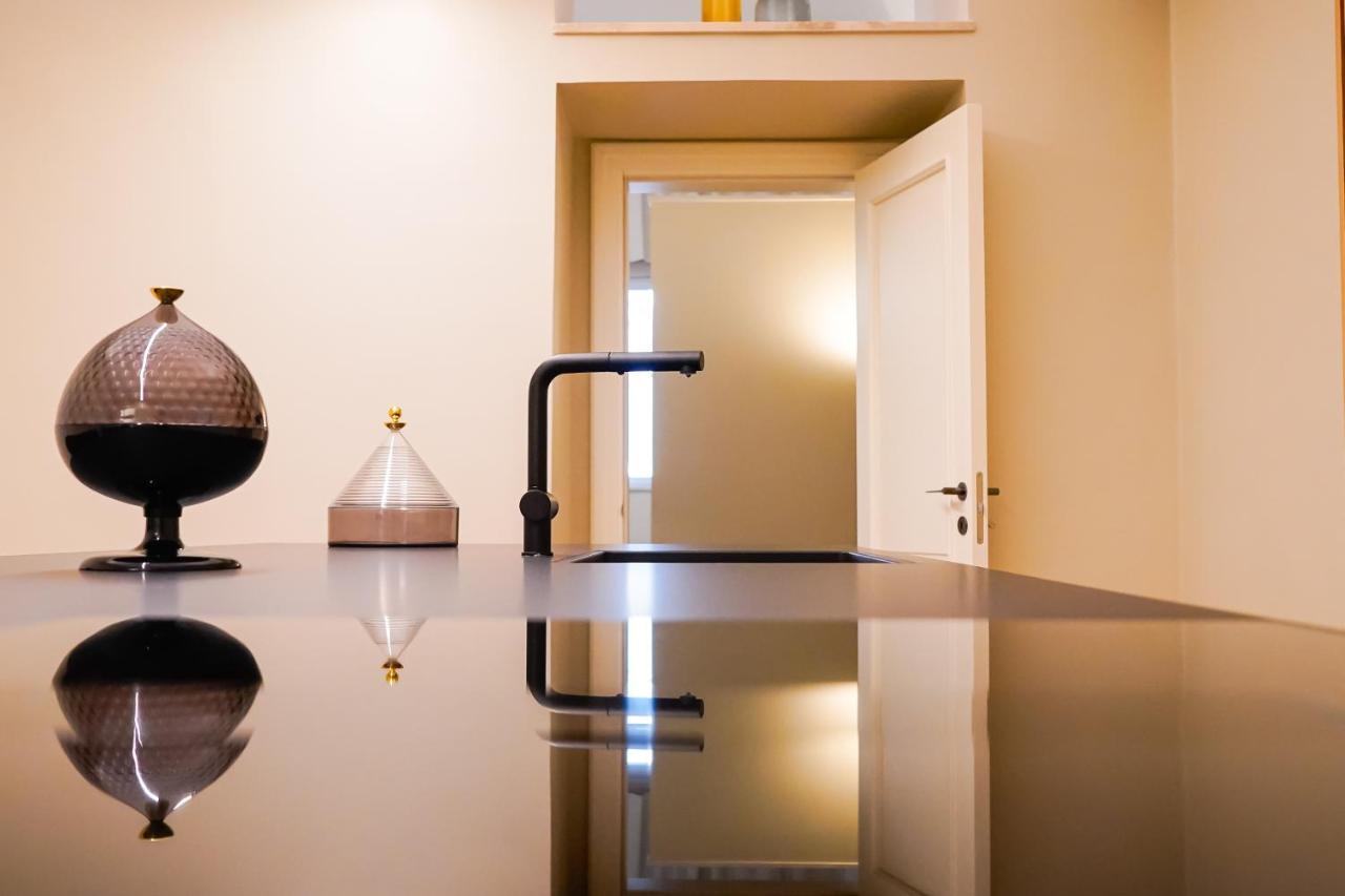 Meh Luxury Apartment City Centre Бари Екстериор снимка