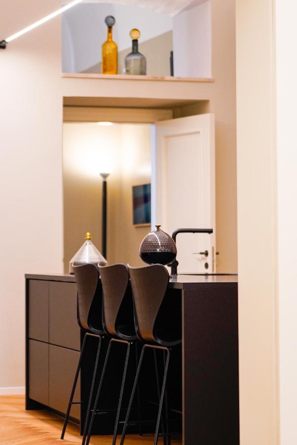 Meh Luxury Apartment City Centre Бари Екстериор снимка
